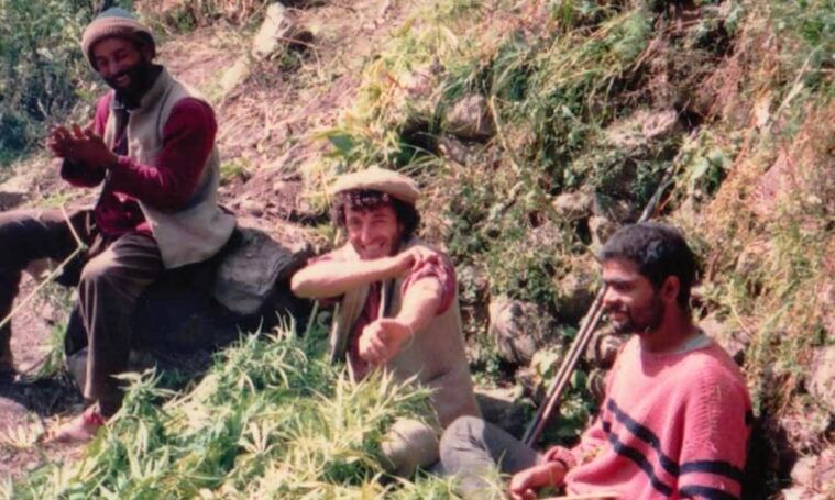Frenchy making charas with locals in Malana circa 1985